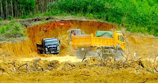 Tiếp vụ cán bộ xã tự ý cho khai thác đất trái phép: Buông lỏng quản lý hay tiếp tay cho sai phạm?