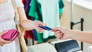 Siết chặt giao dịch khống thẻ tín dụng: Chuyên gia đề xuất