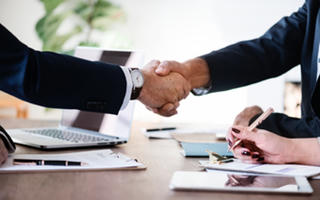 Nhà đầu tư ngắn hạn có nguy cơ mất vốn sau khi ký hợp đồng chuyển nhượng cổ phần
