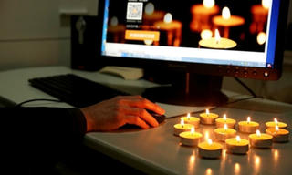 Chi 'bộn tiền' để tảo mộ 'online' dịp Tết Thanh minh