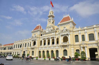 Đừng làm xấu hình ảnh công vụ