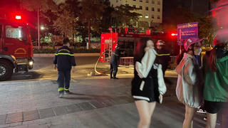 Cảnh sát kịp thời cứu 3 người trong đám cháy lúc rạng sáng