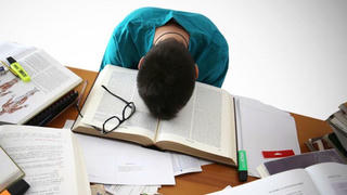 Cảnh giác với áp lực thi cử gây trầm cảm học đường