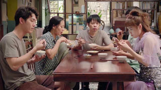 Giữ lấy nếp nhà qua những thước phim
