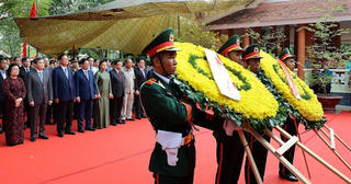 Thủ tướng Phạm Minh Chính dâng hương tưởng niệm đồng chí Huỳnh Tấn Phát