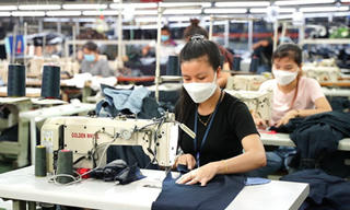 Dệt may Việt Nam xoay xở vượt khó