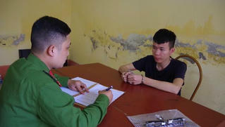 Dùng dao đâm trọng thương lái xe ôm để cướp tài sản