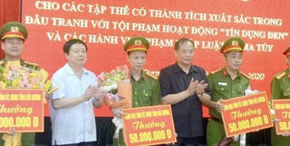 Bí thư Tỉnh ủy Hải Dương động viên, trao thưởng đột xuất cho lực lượng Công an tỉnh
