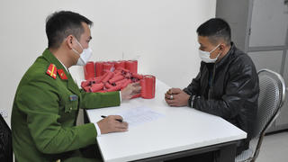 Công an huyện Bình Giang bắt giữ đối tượng vận chuyển 11kg pháo nổ trái phép