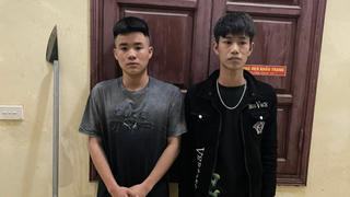 Kiểm tra nồng độ cồn, công an phát hiện đối tượng mang theo hung khí nguy hiểm