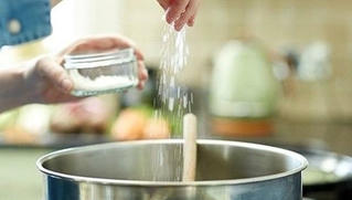  Các tác hại nghiêm trọng của muối ăn