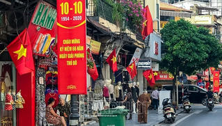 Thủ đô rực rỡ cờ hoa mừng 1010 năm Thăng Long - Hà Nội 