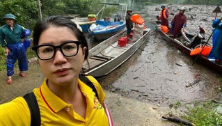 Tin 'hot' giải trí sáng 14/10: Thuỷ Tiên kêu goị được 8 tỷ hỗ trợ người dân Huế; Trang Trần đến Quảng Bình làm từ thiện