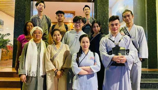 Thuỷ Tiên viết tâm thư gửi antifan, dàn sao Việt đến chùa cầu nguyện cho bà con miền Trung