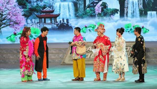 Loạt show 'hot' 'đóng băng' vì Covid-19; Táo Quân 2021 thuê cả dàn bảo vệ ngăn khán giả lên sân khẩu