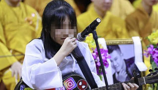 Bố mẹ Vân Quang Long cầu cứu vì tin đồn nghiện cờ bạc, cháu gái bị bạn bè tẩy chay