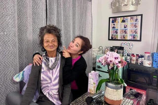 Hoa hậu Trần Tiểu Vy đi xe máy phát 3 tấn gạo cho người nghèo; Thúy Nga 'nhận tội' liên quan tới việc gặp gỡ, giúp đỡ NS Kim Ngân