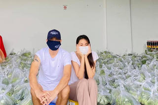 Vợ chồng Công Vinh mở gian hàng rau 0 đồng; Ngọc Trinh chi nửa tỷ đồng tặng máy ép tim cho bệnh viện