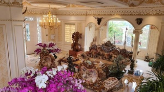 Biệt thự dát vàng của đại gia gây sốt cộng đồng mạng
