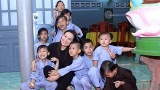 Wendy Phạm – con gái ruột cố ca sĩ Phi Nhung thông báo có thêm em nuôi thứ 24