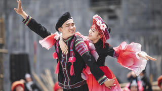 Nhiều hoạt động văn hóa mở màn du lịch hè Sa Pa