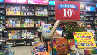 Nhiều nhà xuất bản giảm giá sách tới 50% nhằm kích cầu văn hóa đọc