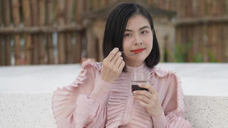 Cuộc sống viên mãn của diễn viên Vân Trang ở tuổi 32