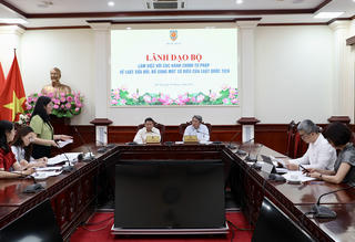 Bộ trưởng Nguyễn Hải Ninh làm việc với Cục Hành chính tư pháp về Luật sửa đổi, bổ sung một số điều của Luật Quốc tịch