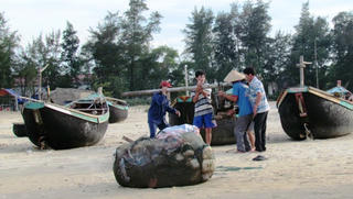 Hà Tĩnh cấm tàu thuyền ra khơi để ứng phó với bão số 13