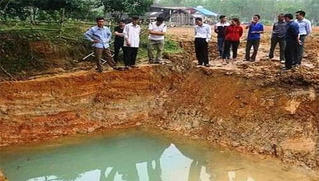 Một học sinh lớp 4 tử vong dưới ao nước vườn nhà