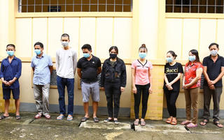 Triệt phá 'ổ bạc' trong rừng cao su