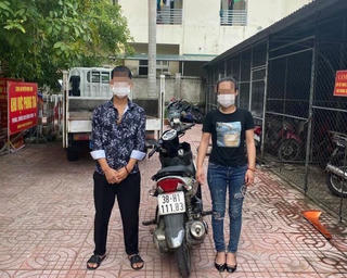Phóng xe 'thông chốt', đôi nam nữ bị phạt 10 triệu đồng