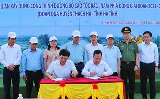 Huyện đầu tiên ở Hà Tĩnh bàn giao mặt bằng dự án cao tốc Bắc-Nam