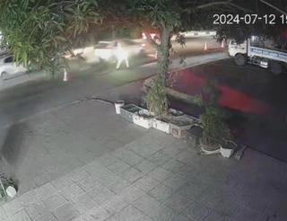 Hai thanh niên lao xe máy thông chốt đâm 1 chiến sỹ CSGT bị thương