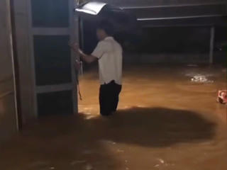 Ngập sâu nhiều nơi ở Hà Tĩnh do mưa lớn