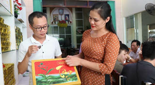 Một cân chè đắt như... vàng ròng 