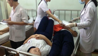 44 học sinh nhập viện do ăn bột thông bồn cầu