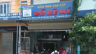 Bé trai bị bỏ quên 7 giờ trên xe được ra viện