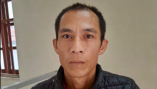 Nhắc đeo khẩu trang phòng COVID-19, Chủ tịch phường bị đuổi chém