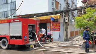 Cháy lớn tại khu nhà tạm ở đường Lĩnh Nam
