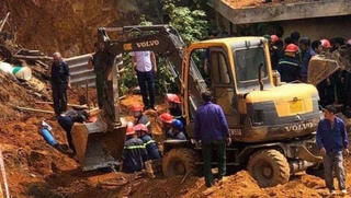 Sập công trình ở Phú Thọ, ít nhất 3 người chết