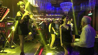 Đề xuất dành 27.500 tỷ đồng hỗ trợ nhân viên karaoke, bar, gym bị ảnh hưởng dịch COVID-19