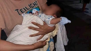 Bé gái hơn 1 tháng tuổi bị bỏ rơi trước cửa nhà dân ở Hải Phòng 