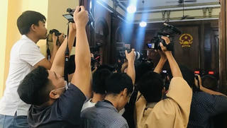 Hành vi cản trở, đe doạ nhà báo sẽ bị xử lý thế nào?