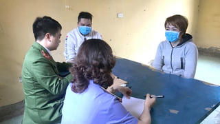 Chủ quán bánh xèo tra tấn nhân viên ở Bắc Ninh đối mặt với những tội danh nào?