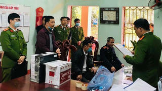 Khởi tố, bắt tạm giam hiệu trưởng ăn chặn tiền bảo hiểm của học sinh