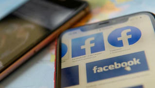 Hình ảnh Bác Hồ bị bóp méo trên kho ảnh GIF của Facebook: Trách nhiệm thuộc về ai? 