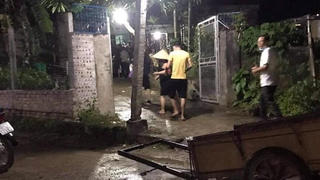 Đeo tai nghe bị điện giật, cháu bé 7 tuổi tử vong 