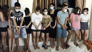 Gần 20 nam thanh nữ tú thuê nhà nghỉ để 'bay lắc' 