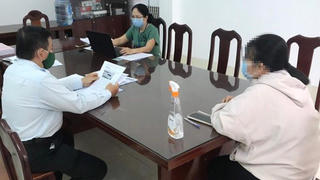 Đăng thông tin 'giun đất trị được COVID-19', cô gái bị công an mời lên làm việc 